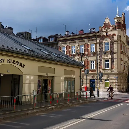 Old Market Aparthotel 4*