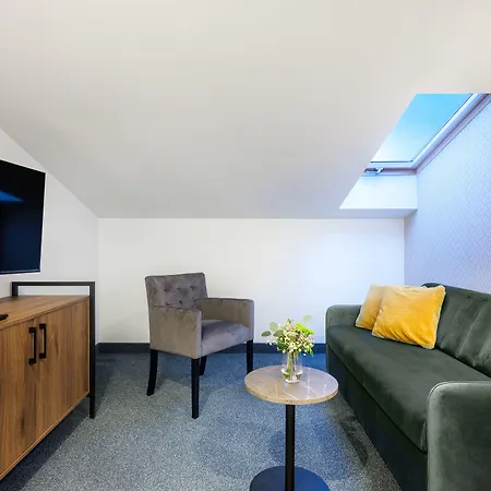 Old Market Apartmanhotel 4*