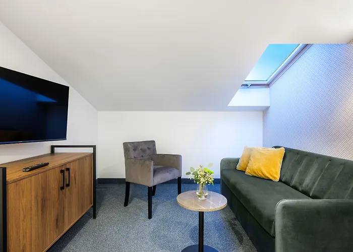 Old Market Aparthotel 4*